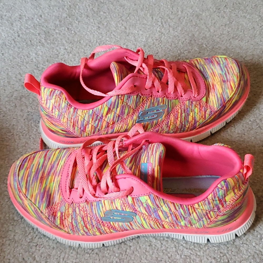 Women's sketcher sneakers size 7